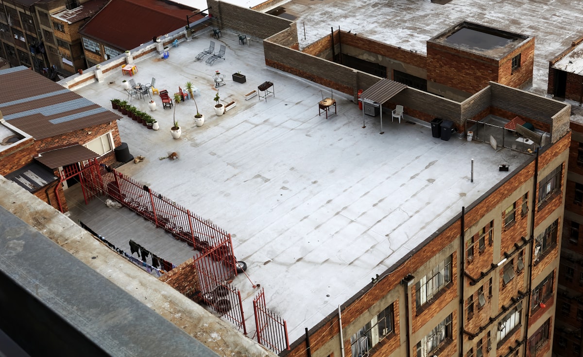 Flat roof installation